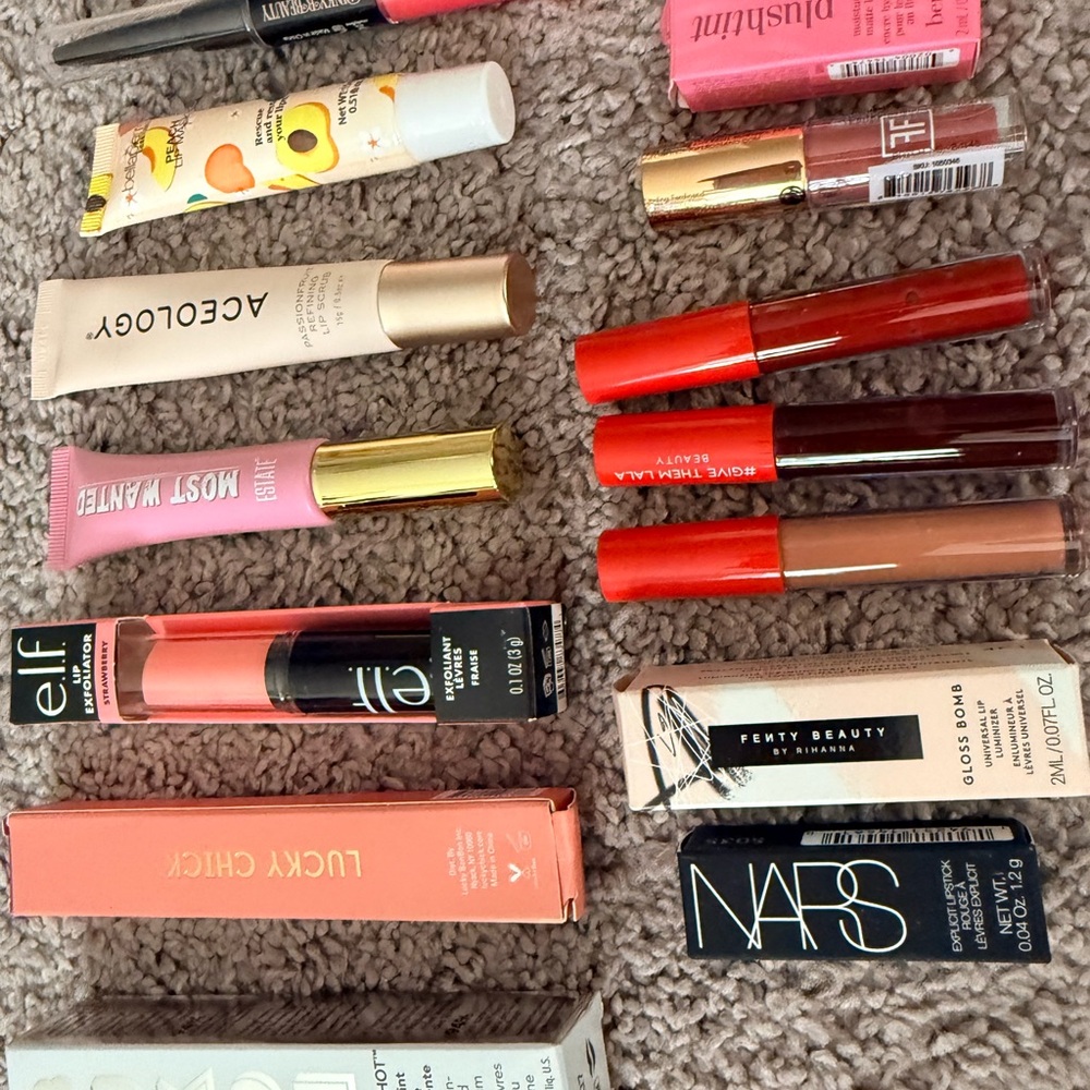 Assortment *NEW* lip care and color items